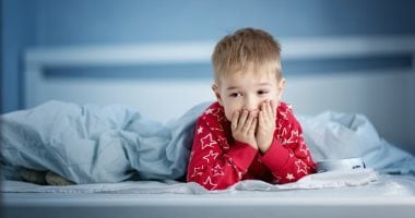 4 خطوات تساعدي بيها طفلك على النوم بهدوء.. من غير خناق 
