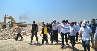 وزير الرى يتفقد مشروعات حماية الشواطئ بمدينة رأس البر بدمياط