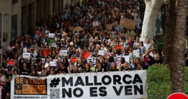 تظاهر نحو 20 ألف شخص فى جزيرة مايوركا الإسبانية ضد السياحة المفرطة