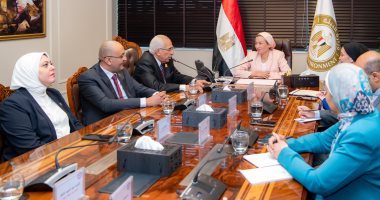 وزيرة البيئة: برنامج الحكومة يركز على جذب المزيد من الاستثمار البيئى فى مصر