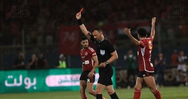 طرد خالد عبد الفتاح لاعب الأهلى فى مباراة بيراميدز