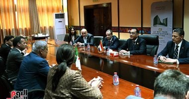 رئيس الوزراء يلتقى الوزير الأول لدولة الجزائر