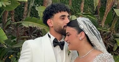 شاهد أول صور لمروان عطية لاعب الأهلى مع زوجته