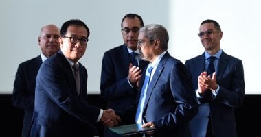 رئيس الوزراء يشهد توقيع شراكة بين "شارب" و"العربى" باستثمارات 50 مليون دولار