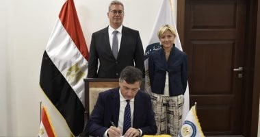 وزير البترول: الاتفاق مع إينى لتكثيف الاستكشاف بمناطق امتيازها فى مصر 
