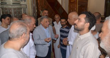 محافظ الإسماعيلية يلتقى بعدد من مواطنى المحافظة عقب أداء صلاة الجمعة