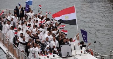 مركب بعثة مصر يصل منطقة حفل أولمبياد باريس وسط هطول الأمطار.. فيديو