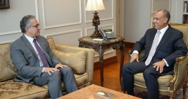 وزير الخارجية يستقبل خالد العنانى مرشح مصر لمنصب مدير عام منظمة اليونسكو