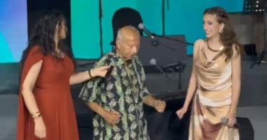 هانى شنودة يرقص "تويست" مع فرقة المصريين فى حفل مهرجان العلمين الجديدة