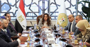 وزيرة التنمية المحلية تبحث مع وفد من بنك مصر التعاون المشترك في عدد من المجالات