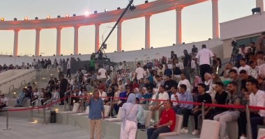 الجمهور يتوافد على حفل "كود مصر" و"هاي ودام" و"حافظ وبستان" بمهرجان العلمين الجديدة
