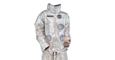 عرض بدلة أول أمريكى يسير فى الفضاء بـ 120 ألف دولار بمزاد نيويورك
