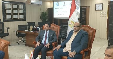 نائب محافظ سوهاج ورئيس مياه الشرب يناقشان كيفية مراقبة جودة مياه الشرب لضمان مطابقتها للمواصفات القياسية