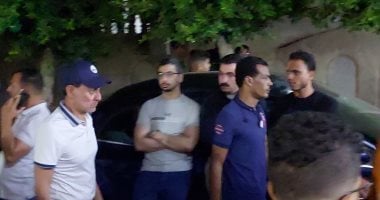 وصول محمد رجب وفتحى عبد الوهاب لـ"كفر القصار" لتشييع جنازة حسام شوقى ومحمود كمال وفتحي إسماعيل