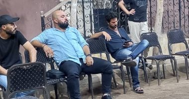 الفنان محمد عبد السيد يصل كفر القصار لتوديع حسام شوقى وفتحى إسماعيل ومحمود كمال