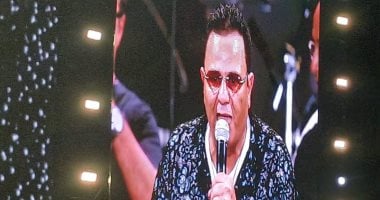 محمد فؤاد يبكى فى حفل مهرجان العلمين الجديدة والجمهور: بنحبك