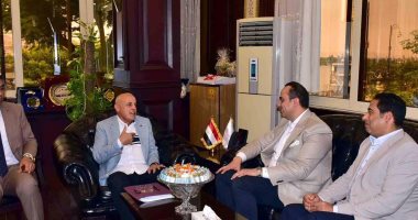 محافظ الأقصر: مشروع التأمين الصحى الشامل يسهم فى تحقيق رؤية مصر 2030