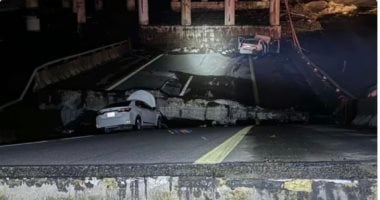 السعودية: سقوط جسر ووفاة اثنين وغرق منازل بسبب السيول فى"جازان".. فيديو