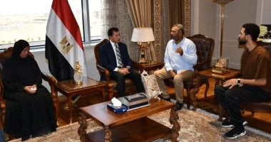 وزير الرياضة يلتقى أسرة لاعب نادي الكهرباء للتجديف الراحل محمد عمرو