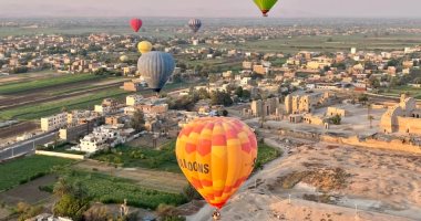 زوار العالم يزينون سماء الأقصر.. تحليق 30 رحلة بالون طائر على متنها 650 سائحا