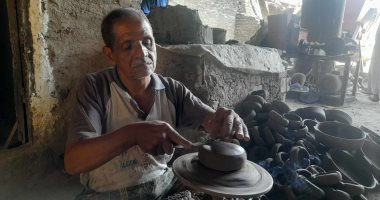  صناعة الفخار في قنا.. ناصر أبو اليزيد يحكى قصته من القلل إلى الزير.. صور