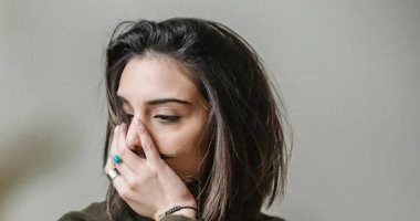 5 نصائح لتجاوز الفترات الصعبة والخروج منها.. الاعتراف بالمشاعر الخطوة الأولى