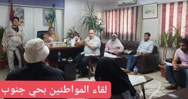 رئيس حى جنوب الجيزة يلتقى عدد من المواطنين للاستماع إلى شكاواهم.. صور