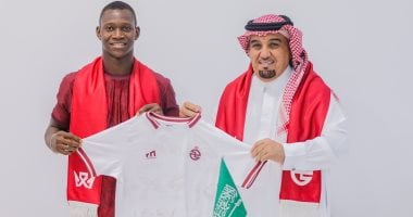 أليو ديانج يقود الخلود ضد الاتحاد بأولى مبارياته في الدوري السعودي 