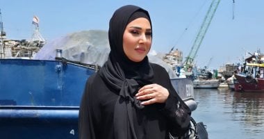 رحاب الجمل بائعة مكياج أون لاين فى مسلسل برغم القانون مع إيمان العاصى