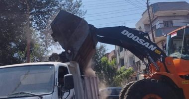 رئيس مدينة الباجور: رفع 30 طن مخلفات تطهير ترع بمصرف القرنين