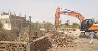 إزالة 6 حالات تعدى على 1225 متر أرض زراعية بمدينة أرمنت غرب الأقصر
