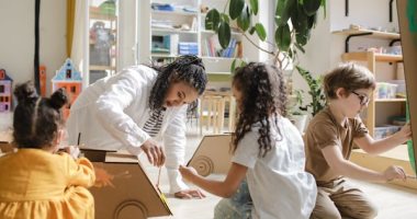 زيارات وحلوى وحديث عن السيرة.. تعاليم للأطفال أهمية المولد النبوي الشريف