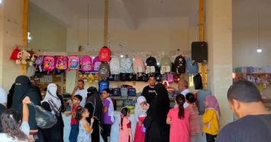 التخفيضات تزيد من الإقبال على 6 معارض أهلا مدارس بكفر الشيخ