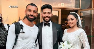 محمد صلاح ونجوم الفراعنة فى "سيشن" عروسين بفندق إقامة المنتخب.. صور