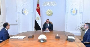 الرئيس السيسى يوجه بتوفير التسهيلات اللازمة لزيادة معدلات الاستثمار وتشجيع القطاع الخاص المصرى والأجنبى.. والتوسع فى مَنْح الرخصة الذهبية للمستثمرين بقطاعات ذات أولوية لتحقيق مستهدفات الدولة فى التنمية الشاملة