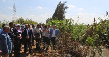 محافظ كفر الشيخ يتفقد تطهير وتكريك ترعة رى الحمودية 