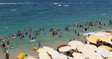 وداعا مصيف الإسكندرية.. الجمعة الأخيرة قبل المدارس وإقبال بسبب الموجة الحارة