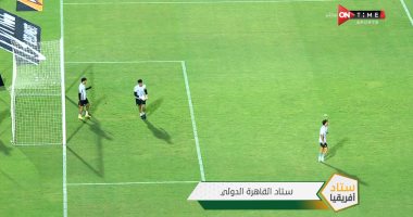 لاعبو الزمالك يخوضون عمليات الإحماء قبل مواجهة الشرطة الكينى.. صور