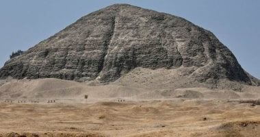 أسطورة "قصر التيه" بالفيوم.. القصر يحتوى 3 آلاف غرفة تحت الأرض.. زاره المؤرخ اليونانى هيرودوت فى القرن الخامس قبل الميلاد وأطلق عليه اسم "اللابيرنت".. ووصفه علماء الآثار بأنه أحد عجائب الدنيا.. صور