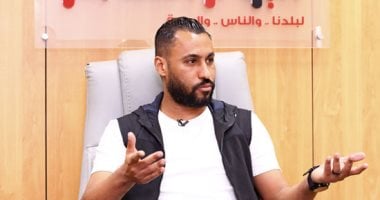 حسام عاشور: جيل الأهلى الحالى مركز مع السوشيال ميديا.. وهذا سر تفوق السعيد