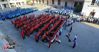 محافظ الجيزة يشارك طلاب مدرسة السعيدية الثانوية طابور الصباح