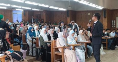 رئيس جامعة بنها يستقبل الطلاب.. ويؤكد: بابى مفتوح للجميع فى أى وقت
