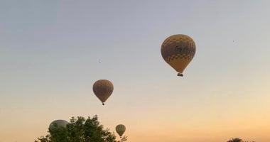 عودة تحليق رحلات البالون الطائر بالأقصر بعد توقف يومين .. صور