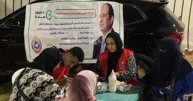 سكرتير عام الإسماعيلية يُجرِى الفحص الطبي لحملة 100 مليون صحة بحديقة الشيخ زايد