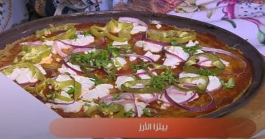 طريقة عمل بيتزا الأرز فى خطوات سهلة.. تنفع للانش بوكس