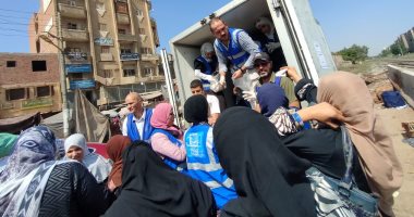 إقبال على منفذ لحوم حياة كريمة بمدينة العياط فى الجيزة.. صور