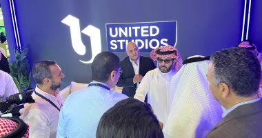 تركى آل الشيخ فى زيارة لجناح الشركة المتحدة بمنتدى الأفلام السعودى
