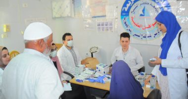 إجراء الكشف الطبى على 972 حالة بقافلة جامعة كفر الشيخ ضمن مبادرة "بداية"