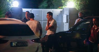 لقطات من أمام منزل لاعب باناثينايكوس الغارق فى حمام السباحة.. فيديو