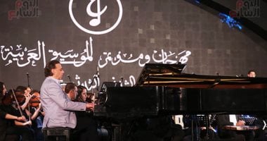 خالد حماد يمتع جمهور مهرجان الموسيقى العربية بأجمل مقطوعاته الموسيقية.. صور 